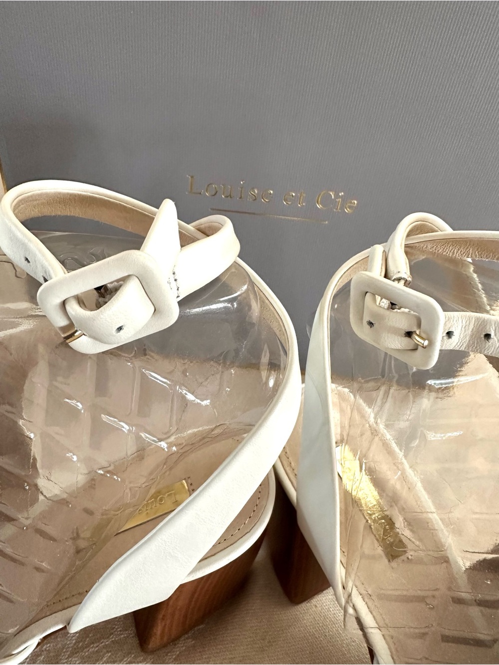 Louise et Cie White Leather Peep Toe Block Heel Sandals Size 9 - Picture 3 of 10